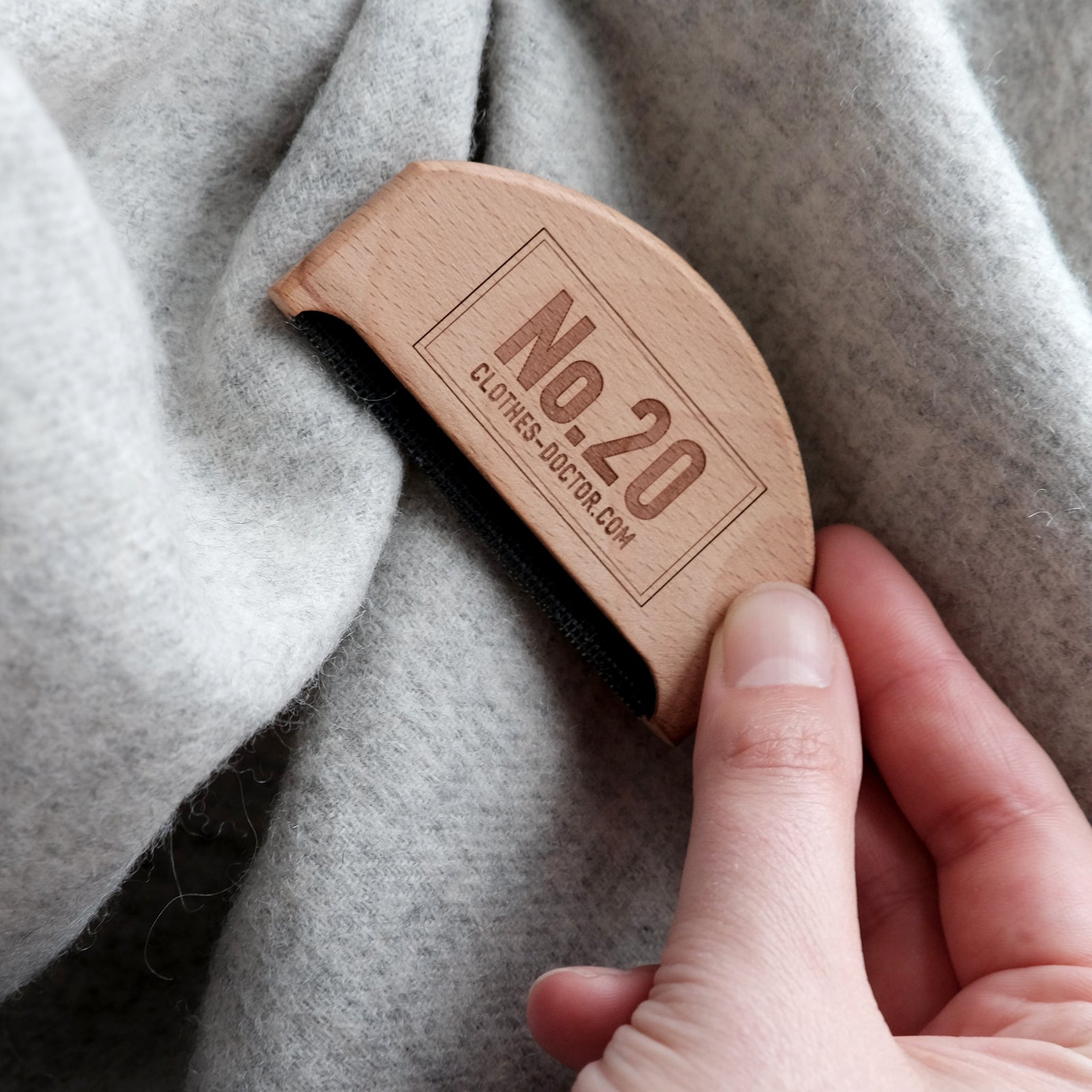 Cashmere care comb in beechwood for knitwear