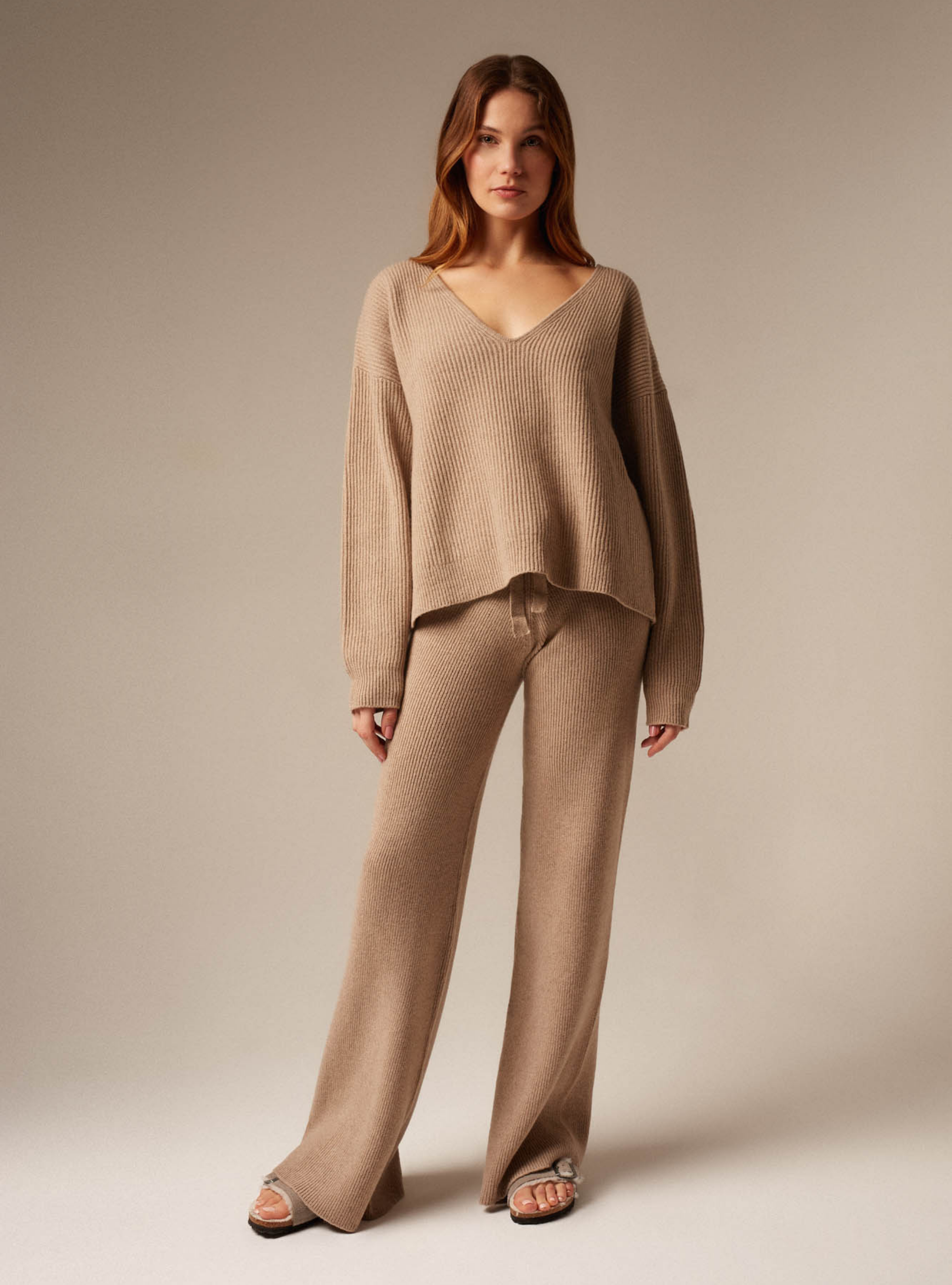 STELLA | CASHMERE OVERSIZED V- NECK JUMPER