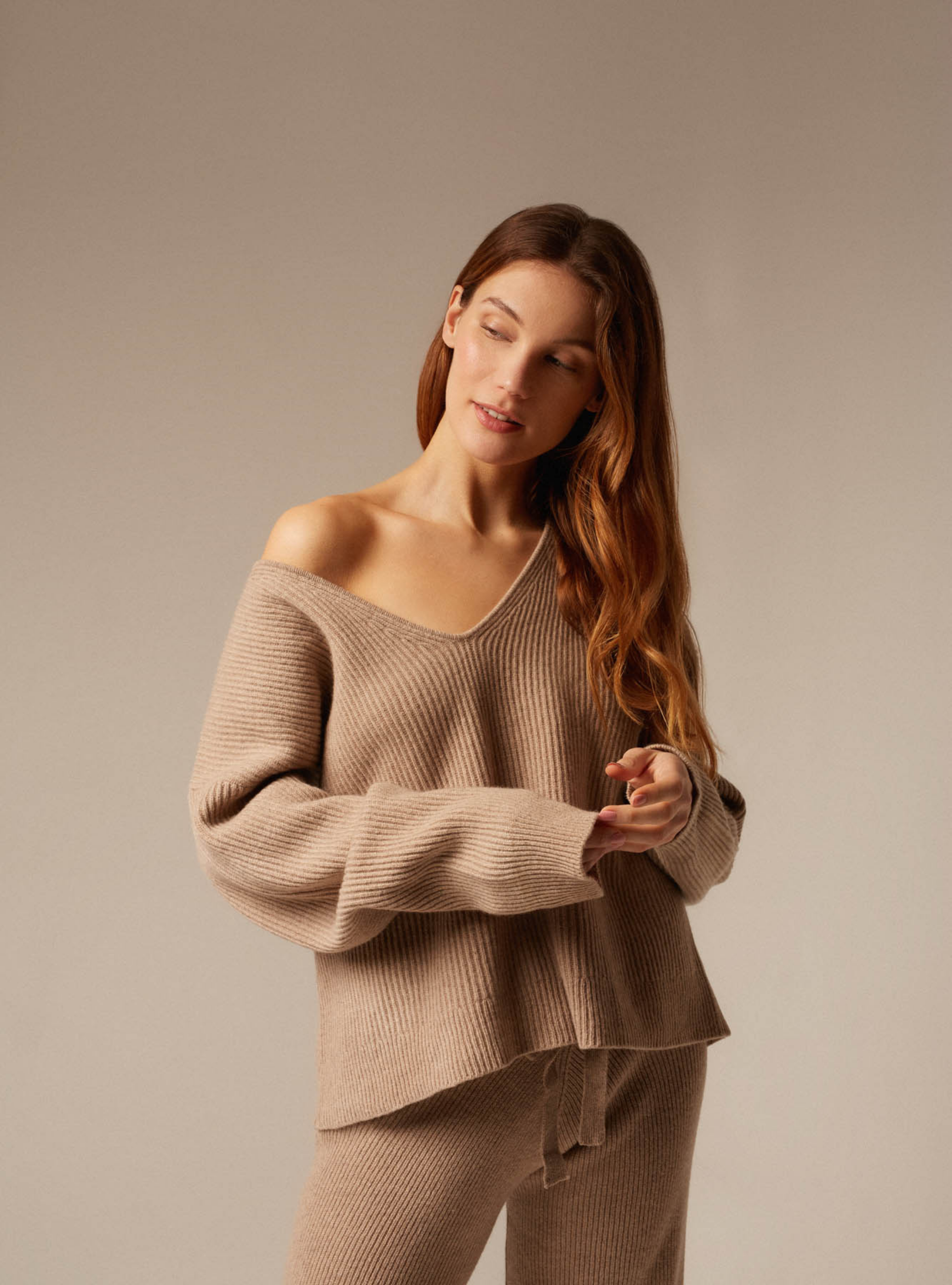 STELLA | CASHMERE OVERSIZED V- NECK JUMPER